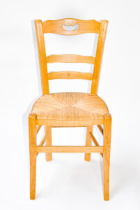 Chaise artisanale ordinaire poignée