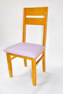 Chaise artisanale moderne