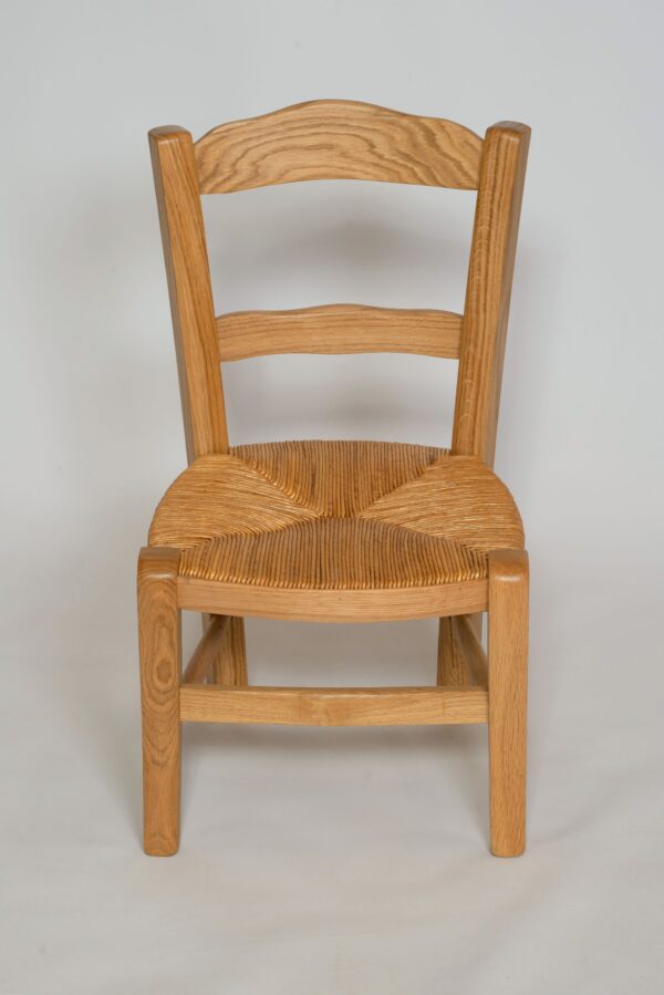 Chaise artisanale enfant en chêne paillée – Image 2