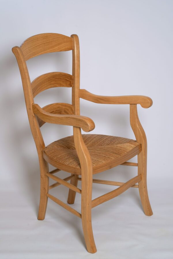 Fauteuil artisanal Louis Philippe en chêne paillé
