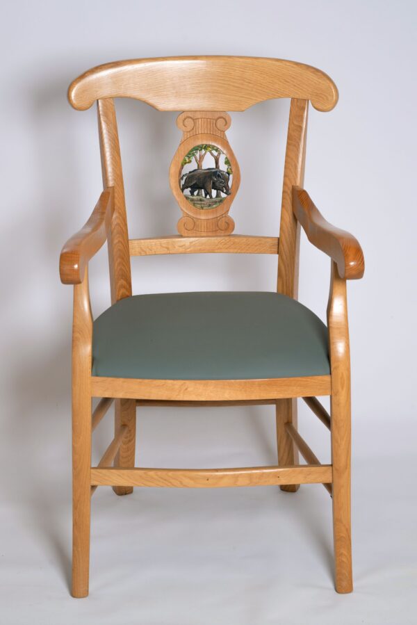 Fauteuil artisanal directoire en chêne décor sanglier similicuir – Image 2