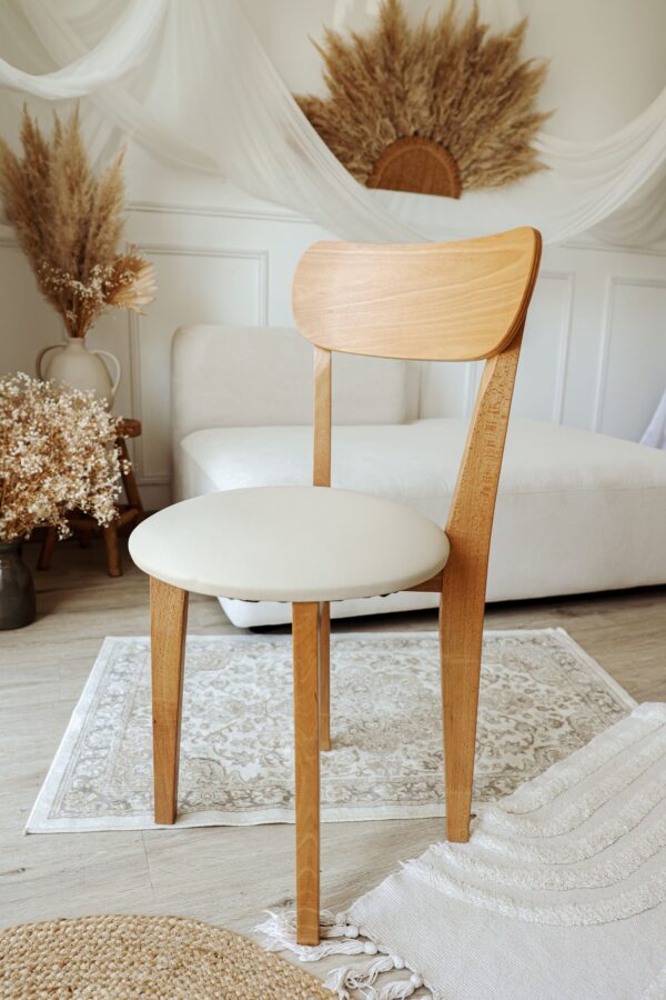 Chaise artisanale Margareth en hêtre - Assise similicuir – Image 2