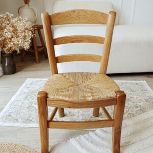 Chaise artisanale baroc enfant en chêne paillée