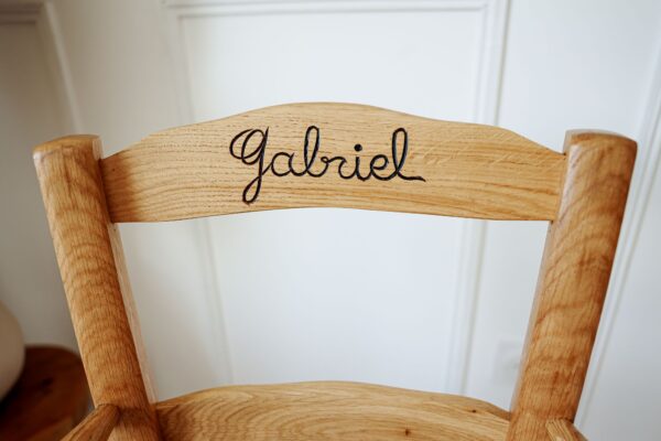 Fauteuil de table Artisanal enfant en chêne avec le prénom – Image 4