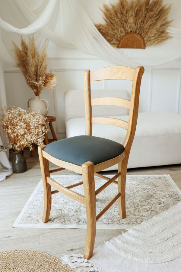 Chaise artisanale de cuisine en frêne assise similicuir – Image 2