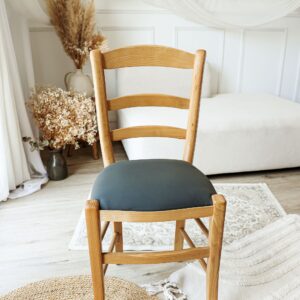 Chaise artisanale de cuisine en frêne assise similicuir
