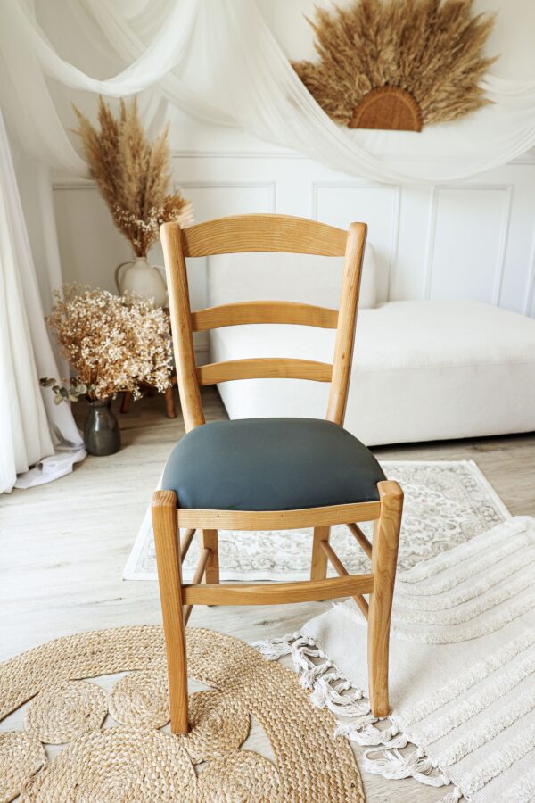 Chaise artisanale de cuisine en frêne assise similicuir